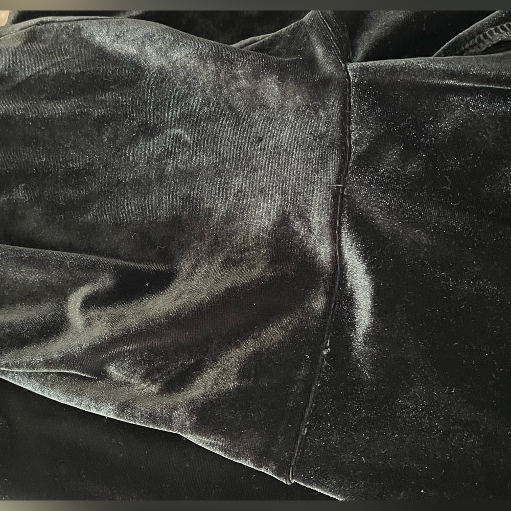 Express Velvet Romper - Picture 5 of 6